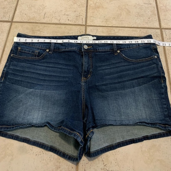 Torrid Denim Jean Shorts Size 26 Dark Wash - Picture 5 of 5